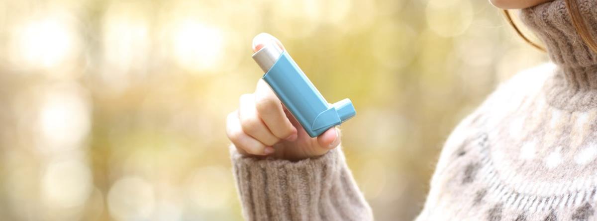 astmaspray-kvinde-sweater-istock.jpg