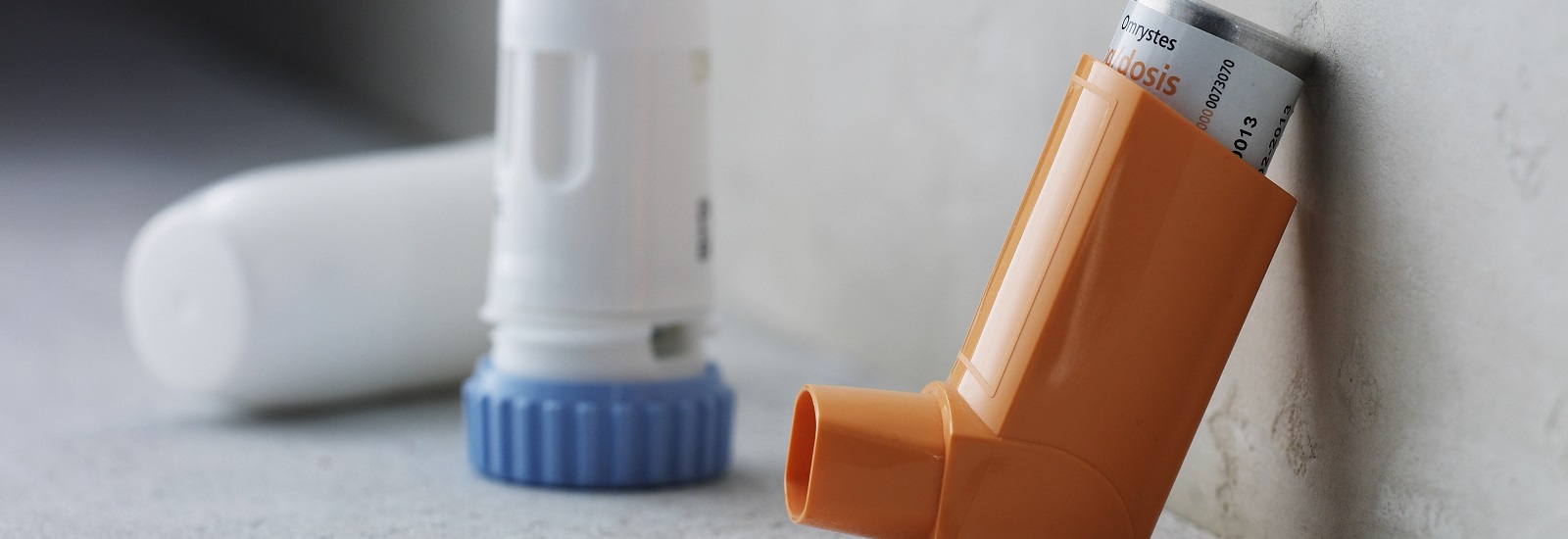 astma_blaa-orange_inhalator.jpg